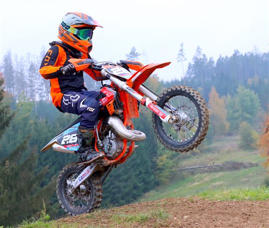 Závodník v motokrosu Tobiáš Teml Přibyslav